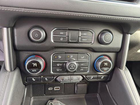 Used 2024 Chevrolet Suburban LT image 16