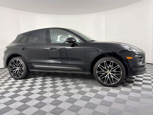 Certified 2023 Porsche Macan AWD/4WD image 11