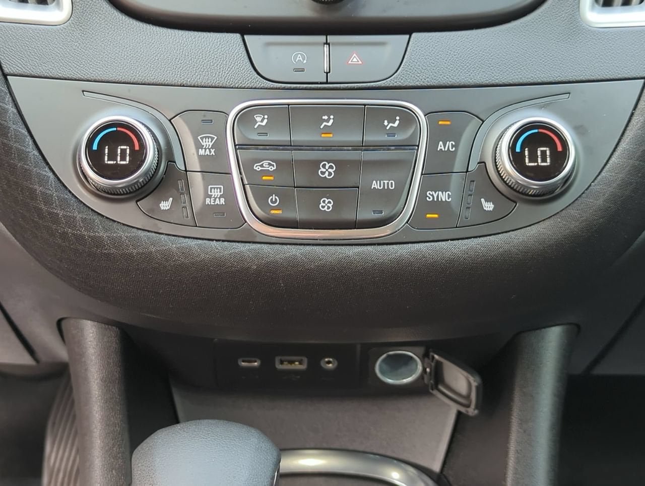 Used 2025 Chevrolet Malibu LT FWD image 17