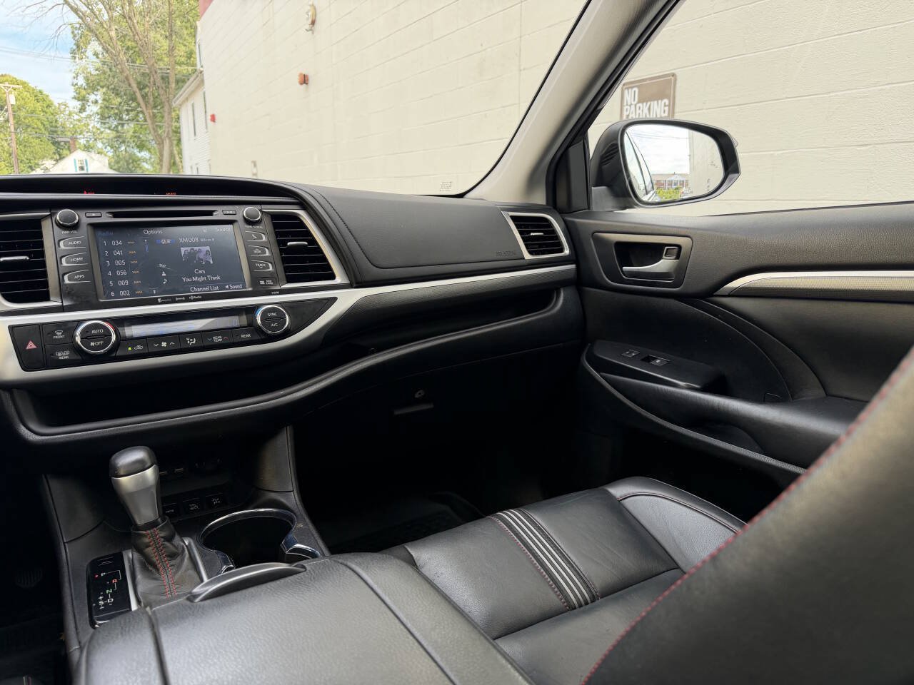 Used 2019 Toyota Highlander SE AWD/4WD image 29