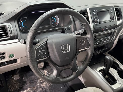 Used 2020 Honda Pilot LX image 3