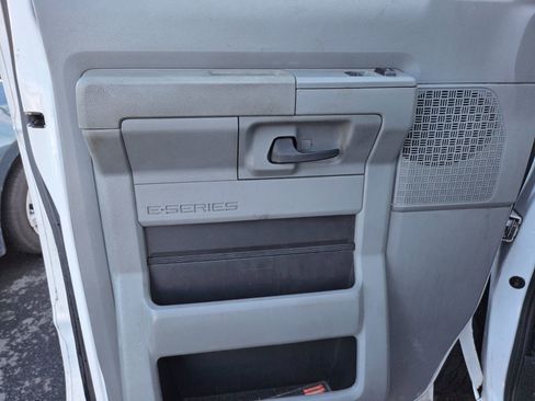 Used 2014 Ford E-250 and Econoline 250 w/ Power Group image 7