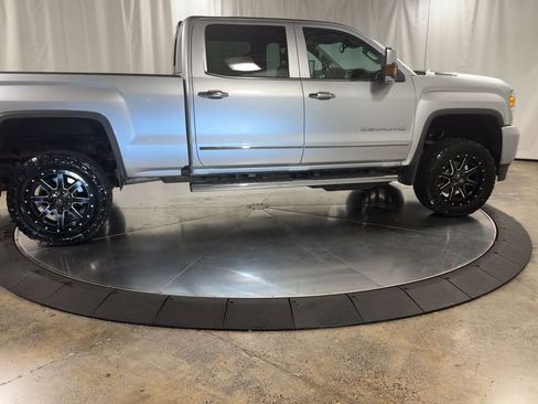 Used 2018 GMC Sierra 2500 Denali w/ Duramax Plus Package image 9