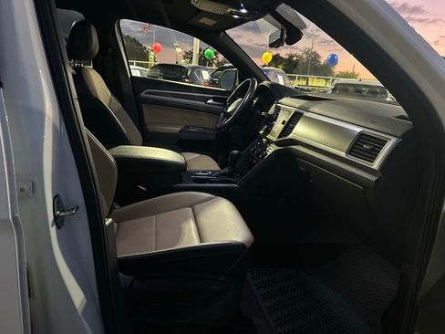 Used 2021 Volkswagen Atlas Cross Sport SE w/ Panoramic Sunroof Package image 31