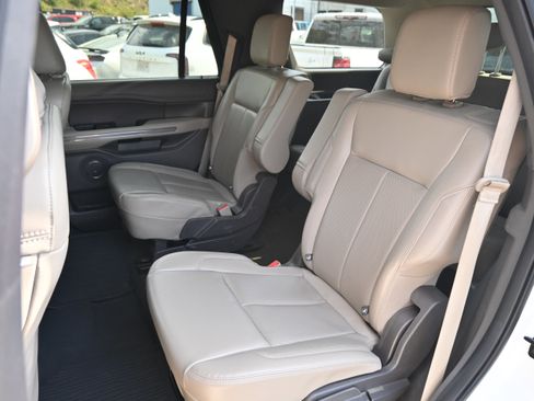 Used 2021 Ford Expedition XLT image 10