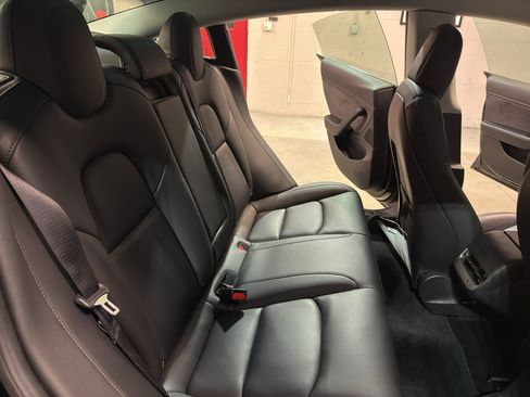 Used 2019 Tesla Model 3 Long Range RWD image 23