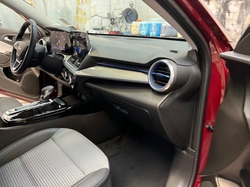 Used 2024 Chevrolet Trax LT w/ Driver Confidence Package FWD image 28