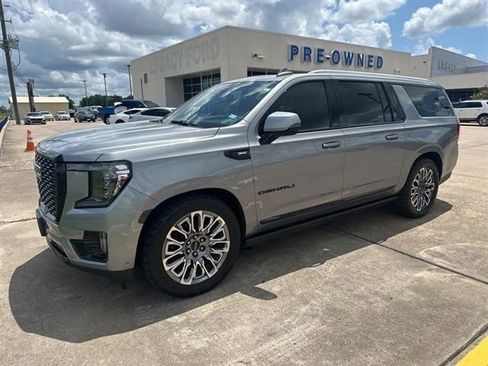 Used 2023 GMC Yukon XL Denali Ultimate AWD/4WD image 1