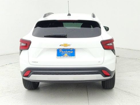 Certified 2025 Chevrolet Trax LT FWD image 6