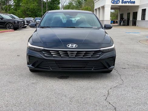 New 2026 Hyundai Elantra SE FWD image 2