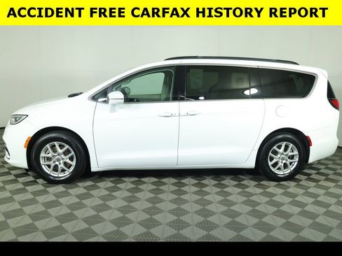 Used 2022 Chrysler Pacifica Touring-L image 4