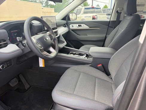 New 2026 Ford Explorer Active RWD image 9