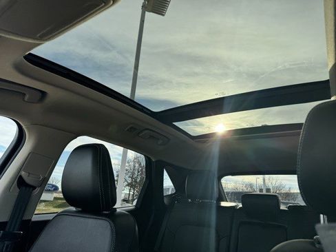 Used 2020 Ford Escape Titanium image 19