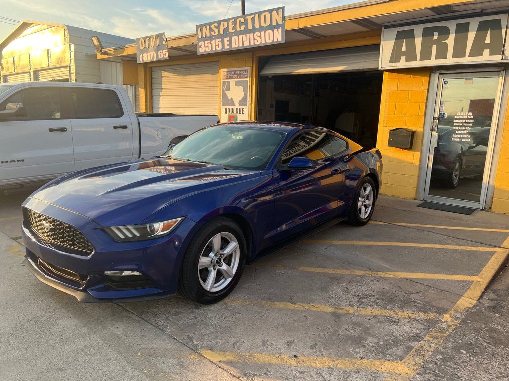 Used 2016 Ford Mustang Coupe RWD image 3