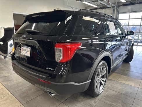 Used 2023 Ford Explorer XLT w/ Equipment Group 202A image 13