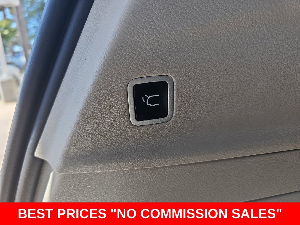 Used 2023 Chrysler Pacifica Limited FWD image 14