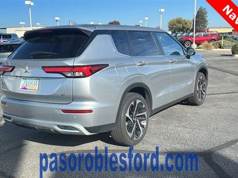 Used 2024 Mitsubishi Outlander SE image 3