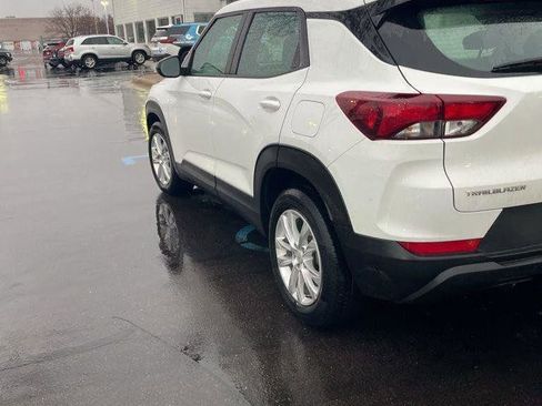 Used 2023 Chevrolet TrailBlazer LS image 2