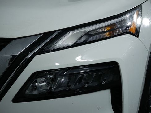 Used 2023 Nissan Rogue S image 11