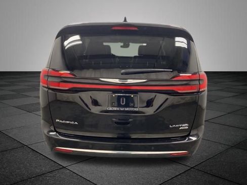 Used 2024 Chrysler Pacifica Limited image 5