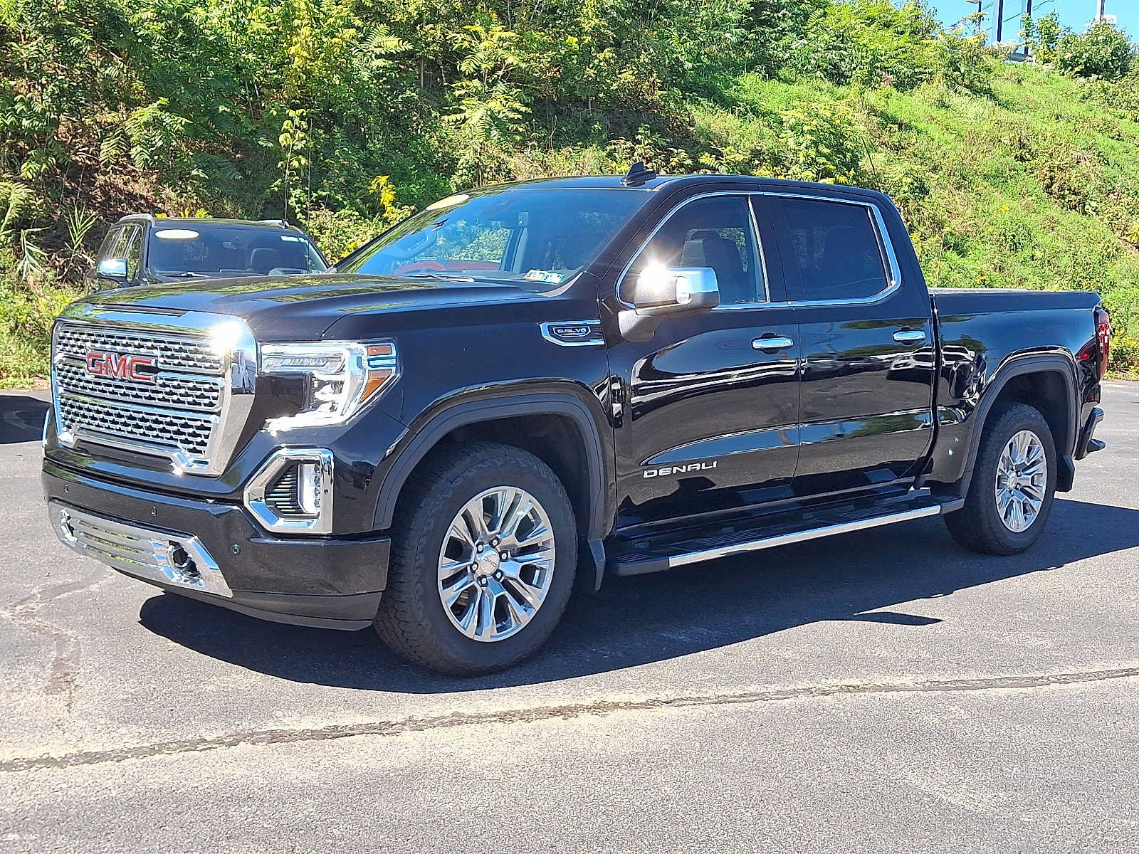 Used 2022 GMC Sierra 1500 Denali w/ Driver Alert Package II AWD/4WD image 3