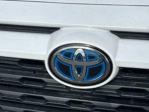 Used 2021 Toyota RAV4 LE AWD/4WD image 13