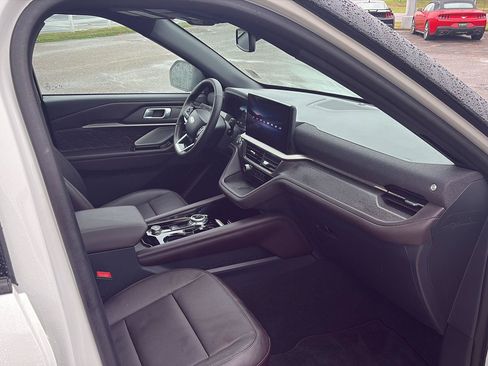 Used 2025 Ford Explorer Platinum w/ Ultimate Package AWD/4WD image 15
