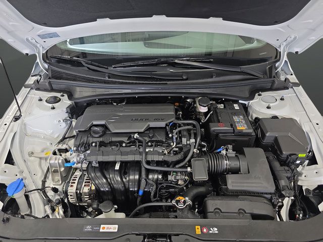 Certified 2025 Hyundai Elantra Sport FWD image 33