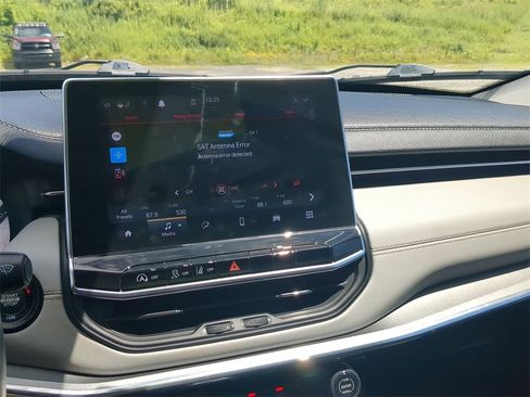 Used 2022 Jeep Compass Limited image 18