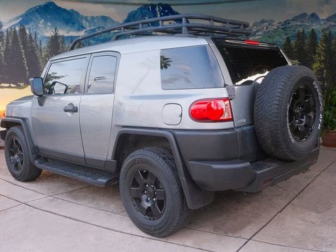 Used 2010 Toyota FJ Cruiser image 4