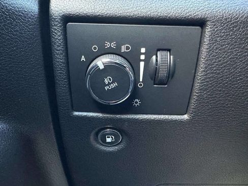 Used 2018 Jeep Grand Cherokee Limited image 26