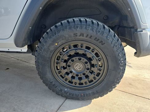 Used 2023 Jeep Wrangler Sport S image 33