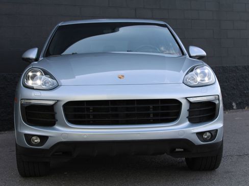 Used 2017 Porsche Cayenne S image 5