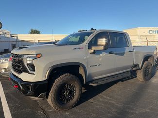 Used 2024 Chevrolet Silverado 2500 ZR2 AWD/4WD video 1