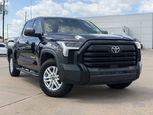 Used 2022 Toyota Tundra SR5 w/ SR5 Premium Package RWD image 2