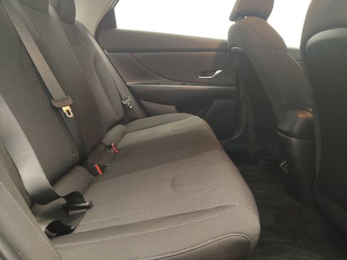Used 2024 Hyundai Elantra SE FWD image 19