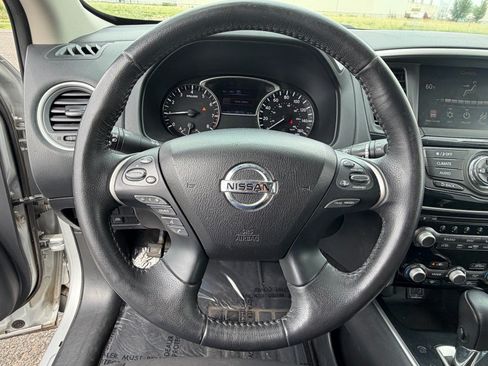 Used 2020 Nissan Pathfinder SV AWD/4WD image 9