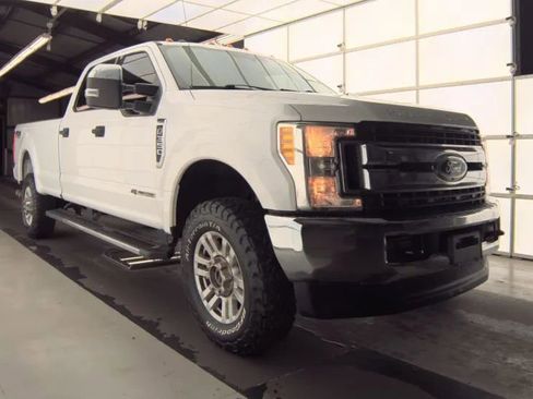 Used 2017 Ford F350 XLT w/ FX4 Off-Road Package image 2