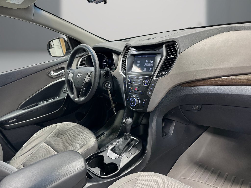 Used 2017 Hyundai Santa Fe SE w/ Cargo Package FWD image 16