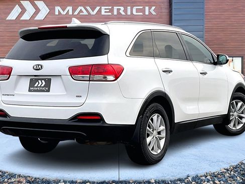 Used 2018 Kia Sorento LX image 5