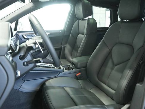 New 2025 Porsche Macan image 5