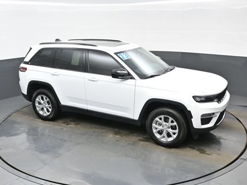 Used 2023 Jeep Grand Cherokee Limited image 39