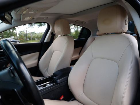 Used 2018 Jaguar XE Premium RWD image 6