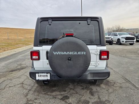 Used 2019 Jeep Wrangler Unlimited Sport image 5