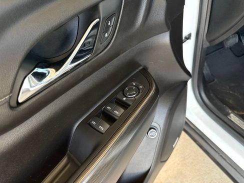 Used 2022 GMC Acadia SLT w/ Elevation Edition FWD image 14