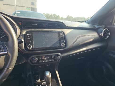 Used 2021 Nissan Kicks SR w/ SR Premium Package FWD image 6