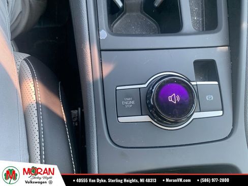 Used 2025 Volkswagen Tiguan SE w/ Panoramic Sunroof Package AWD/4WD image 10