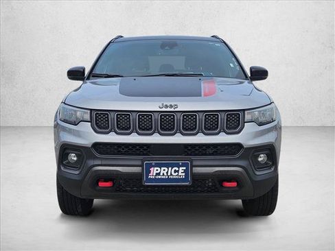 Used 2023 Jeep Compass Trailhawk AWD/4WD image 2