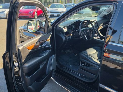 Used 2017 Cadillac Escalade Luxury image 44