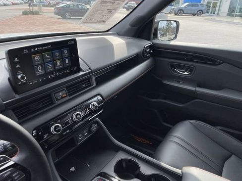 Certified 2025 Honda Pilot TrailSport image 13